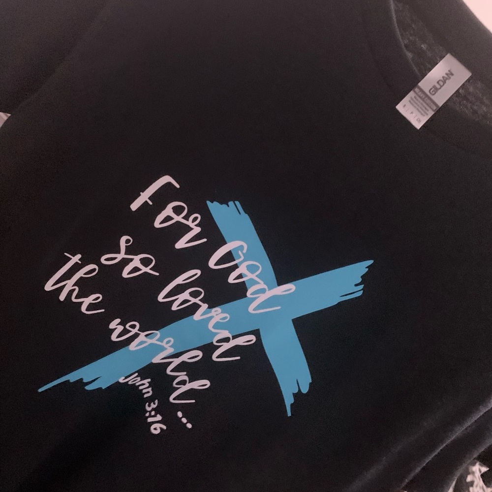 Unisex Gildan - black Shirt - Size small